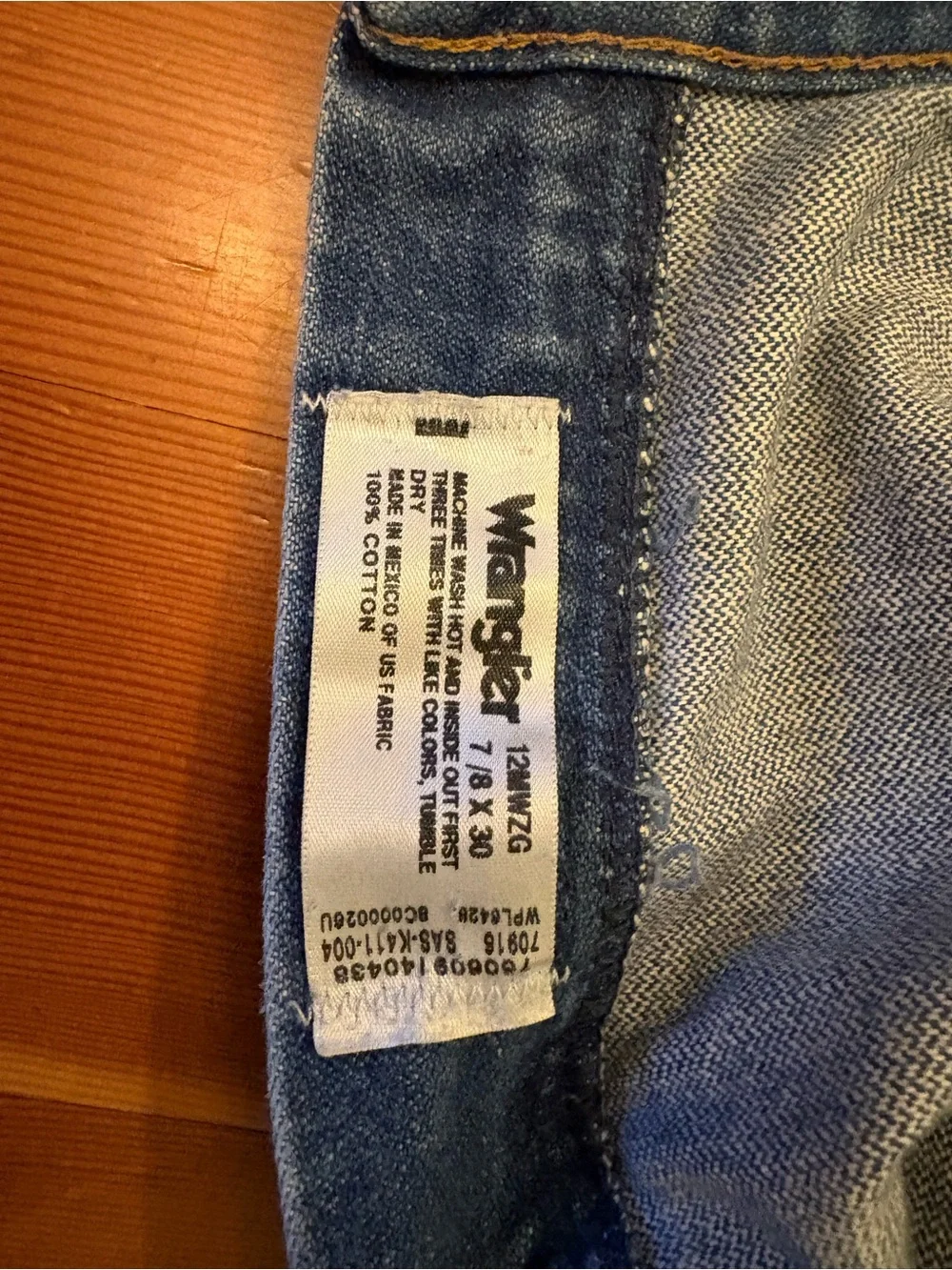 Wrangler Relaxed Fit Denim Jeans in Blue with Contrast stitching